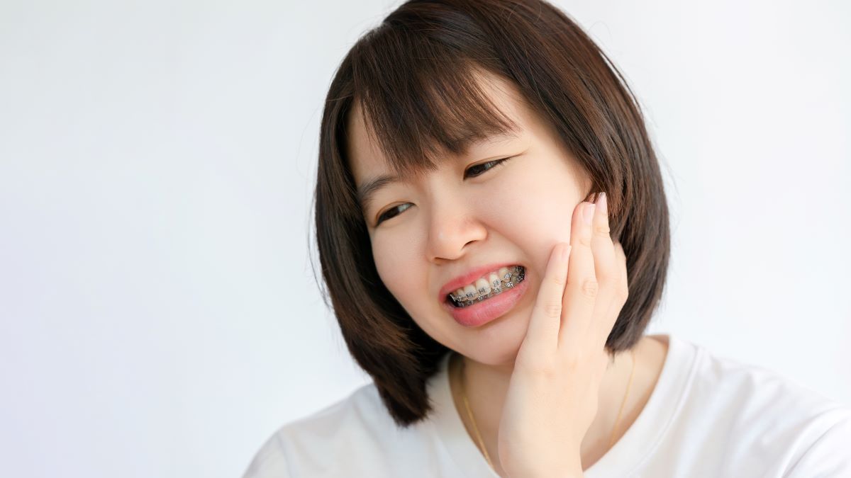 Woman with an orthodontic emergency